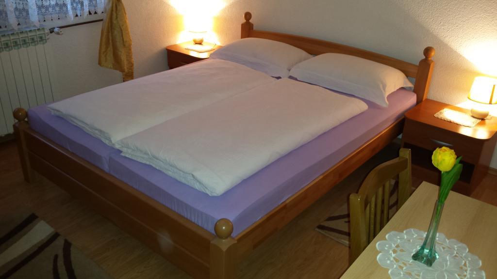 St George B&B Korenica Habitación foto