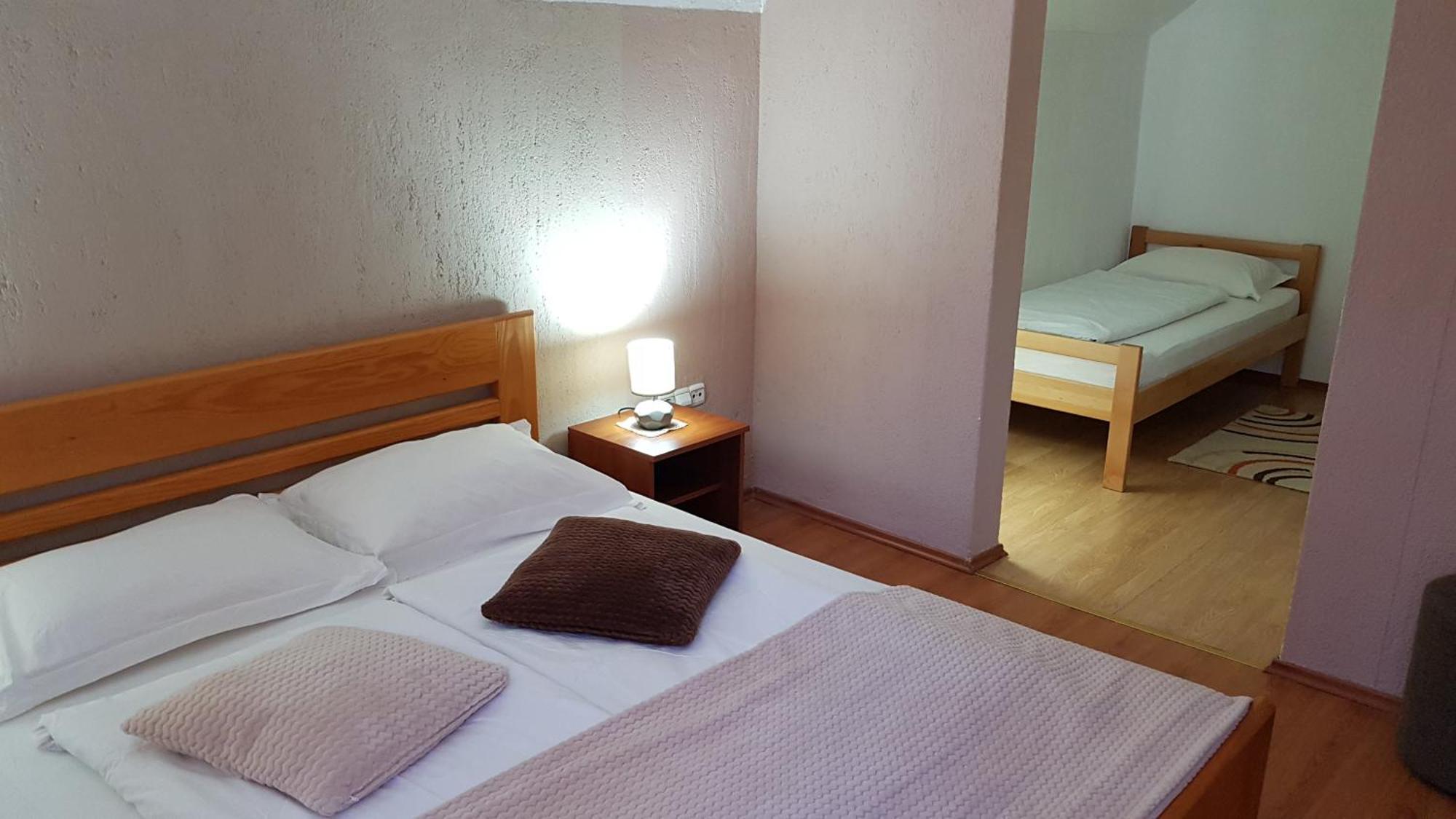 St George B&B Korenica Habitación foto