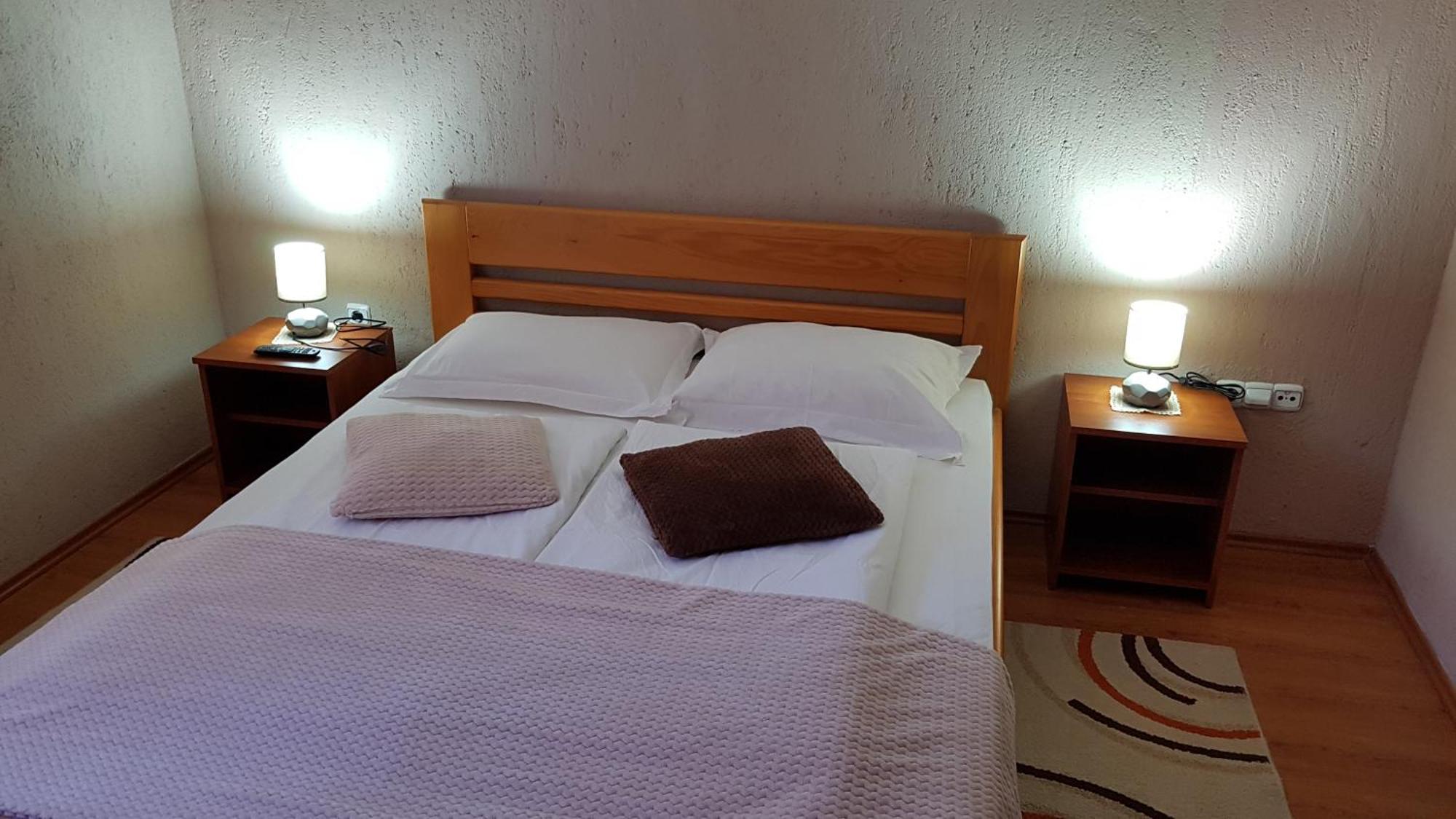 St George B&B Korenica Habitación foto
